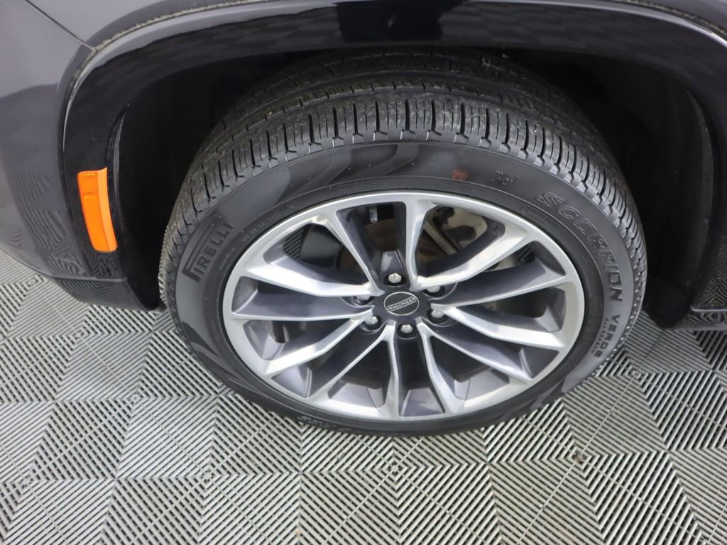 Used 2023 Jeep Wagoneer Series II w/ Premium Group I AWD/4WD image 38