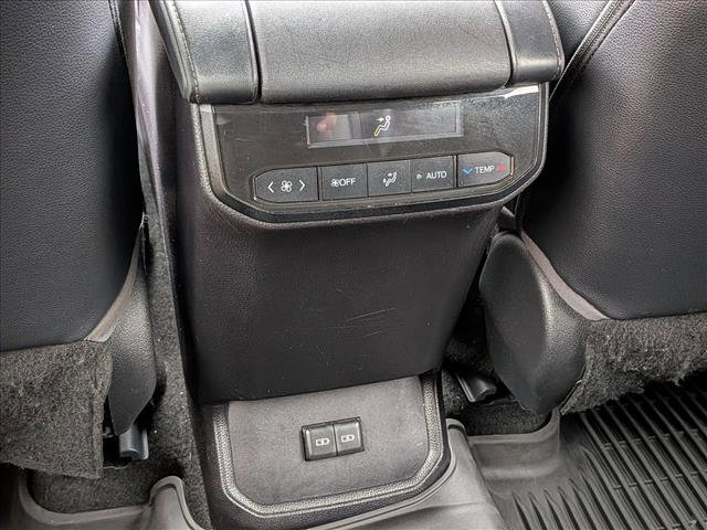 Used 2022 Toyota Highlander XLE AWD/4WD image 19