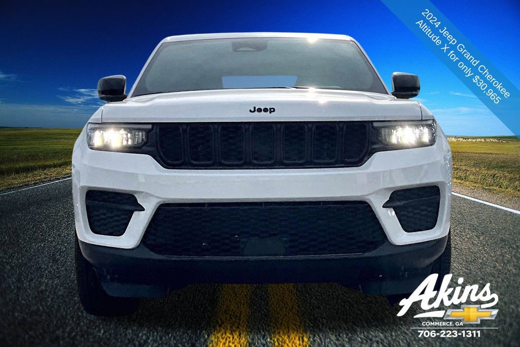 Used 2024 Jeep Grand Cherokee Altitude image 2