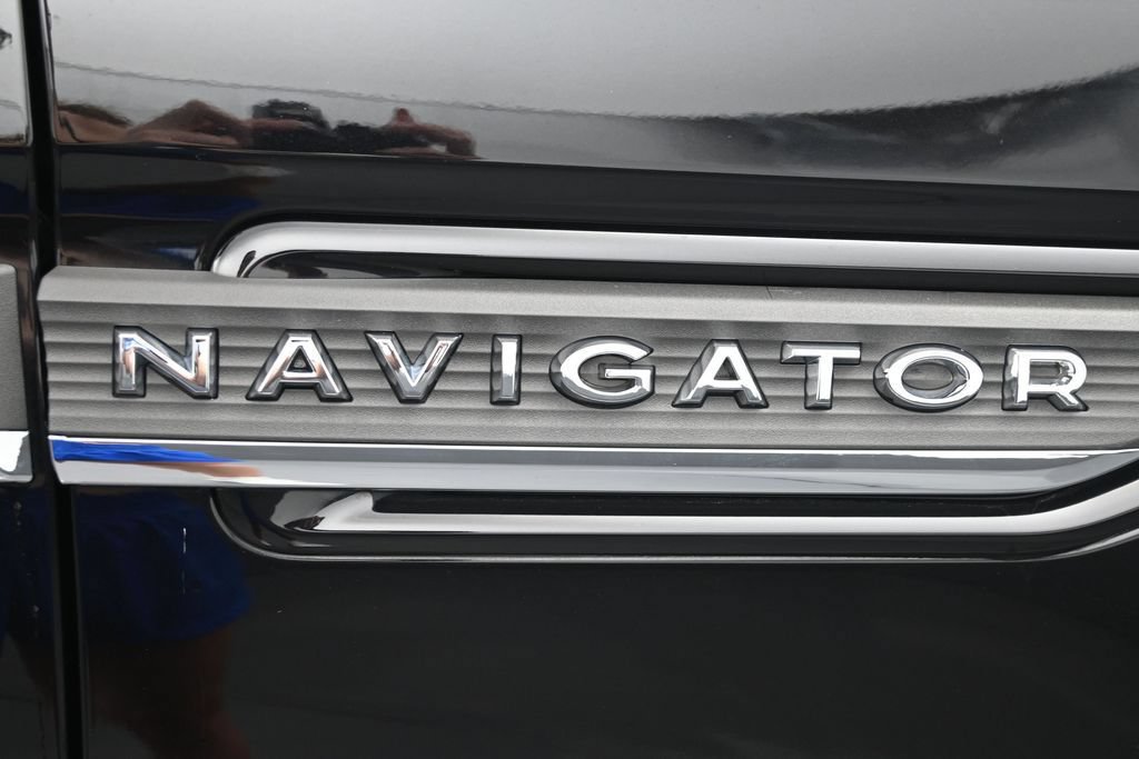 Used 2024 Lincoln Navigator Premiere AWD/4WD image 15