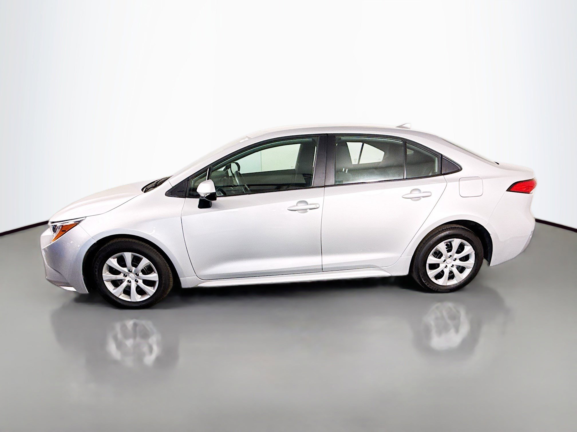 Used 2025 Toyota Corolla LE image 6