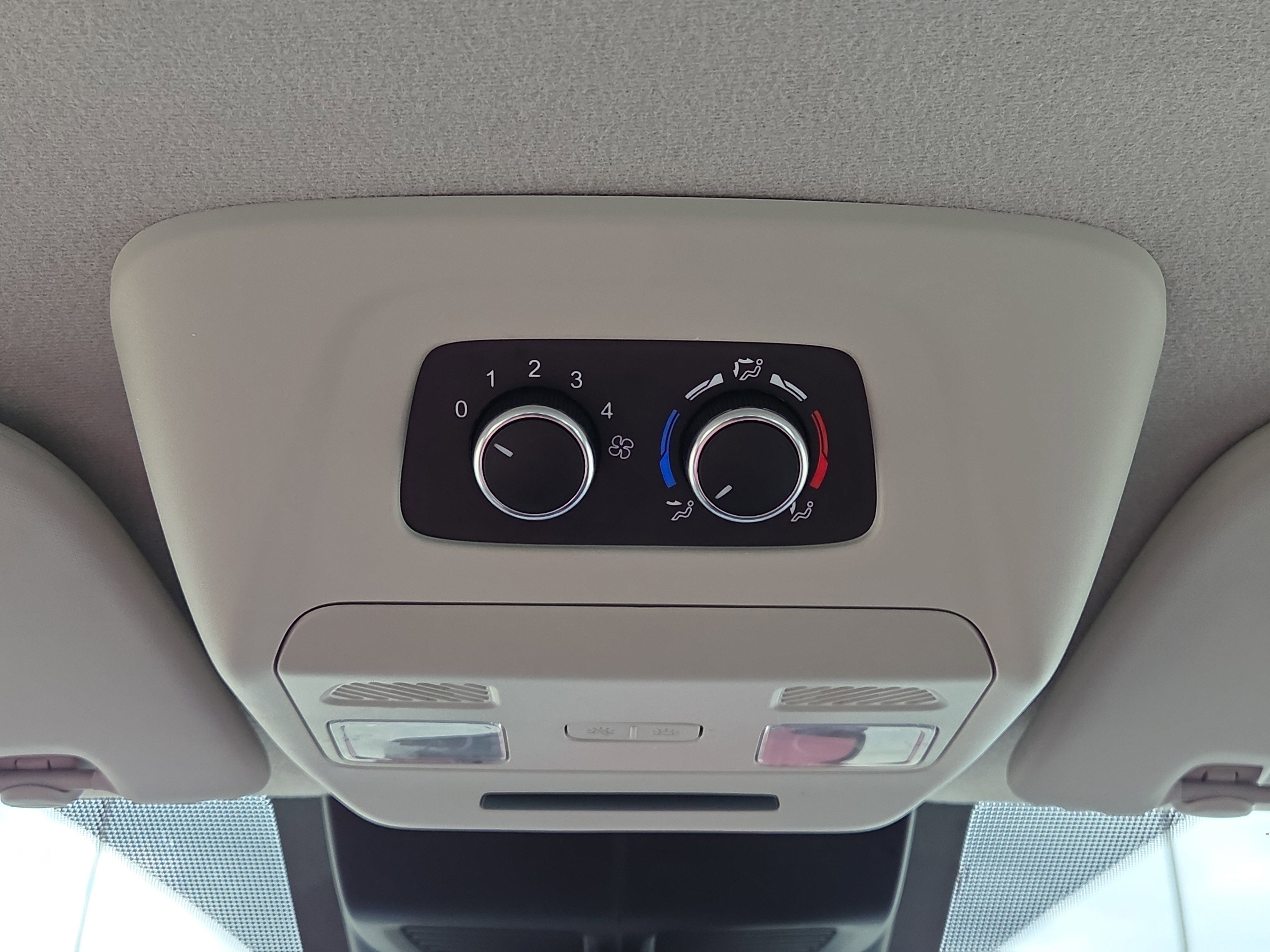 Used 2023 Ford Transit 350 XLT image 28