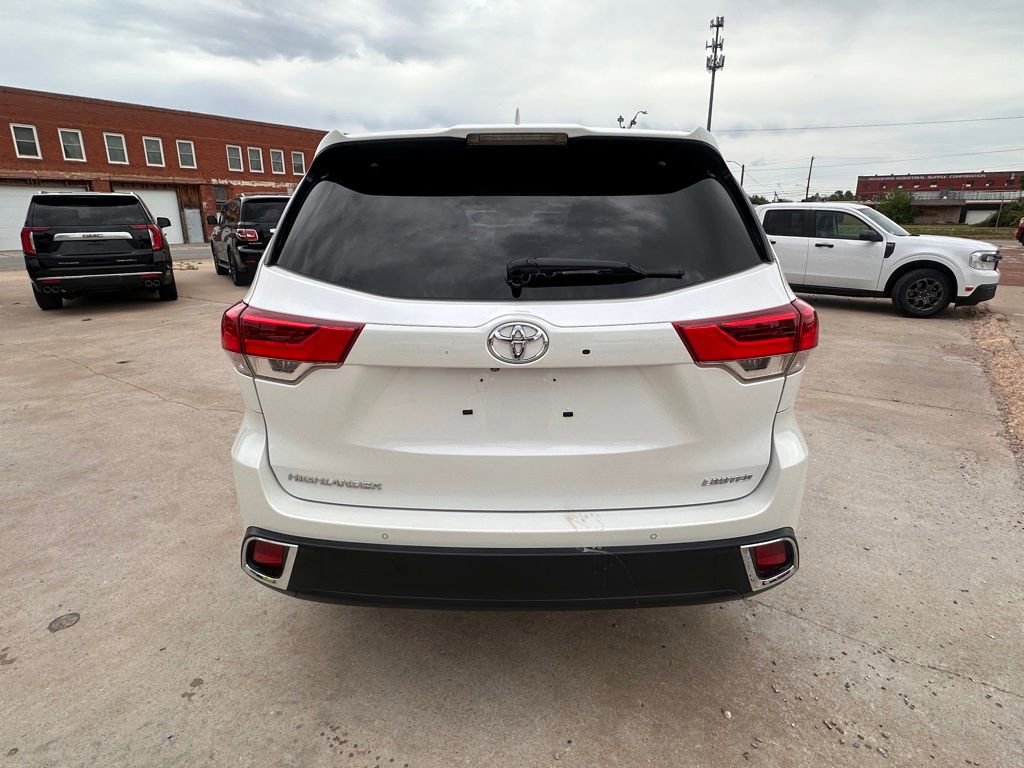 Used 2017 Toyota Highlander Limited image 4