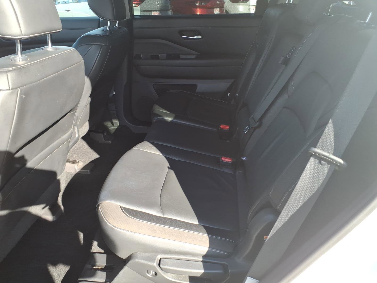 Certified 2022 Nissan Pathfinder SL w/ Cargo Package AWD/4WD image 11