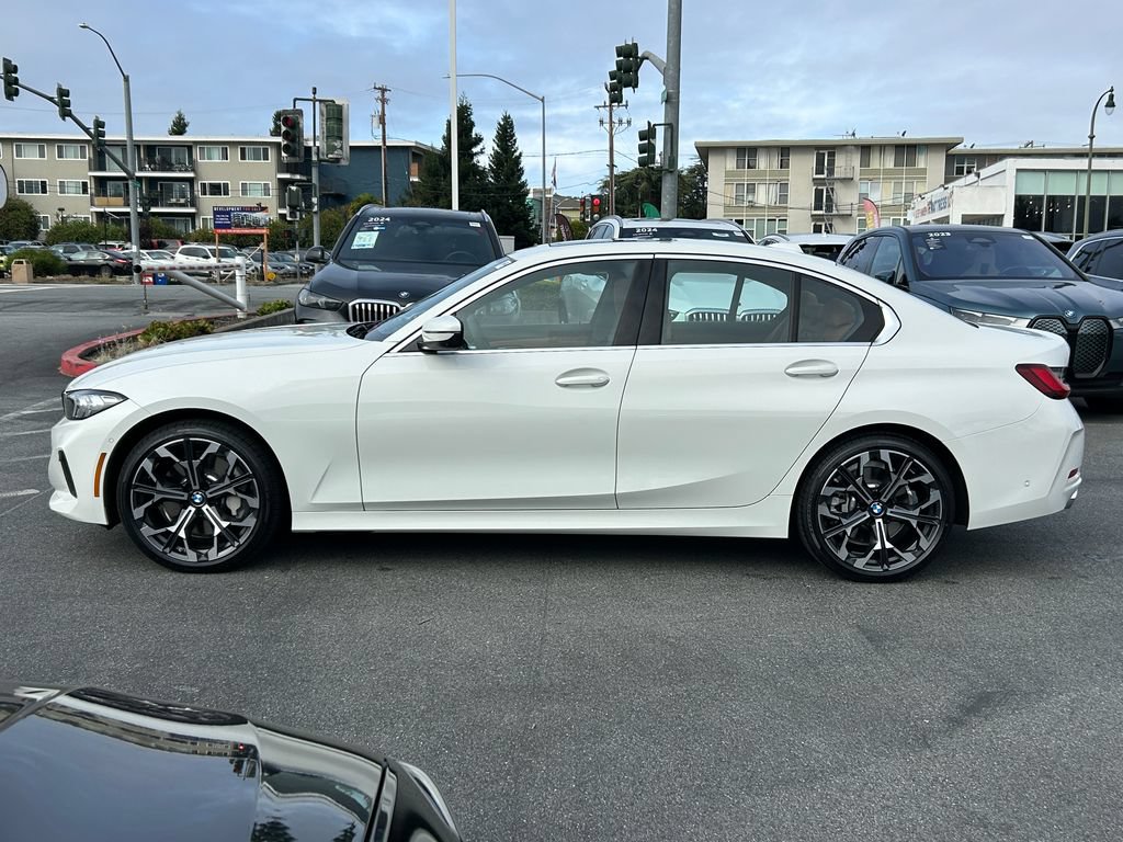 Used 2026 BMW 330i Sedan w/ Premium Package RWD image 2