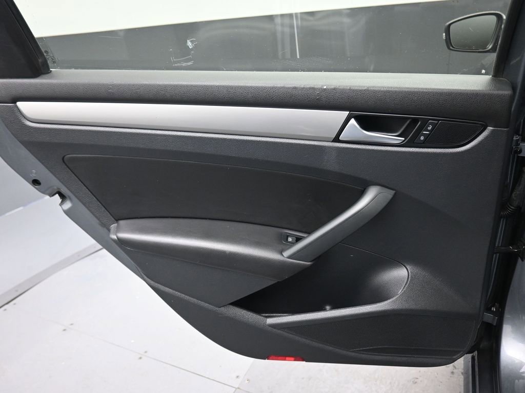 Used 2014 Volkswagen Passat 1.8T Wolfsburg Edition image 26