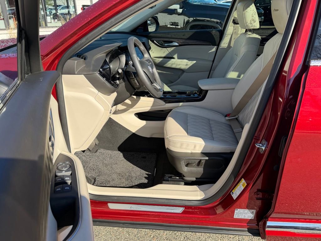 Used 2023 Buick Envision Avenir image 17