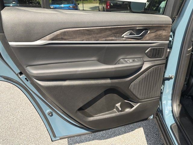 Used 2026 Jeep Grand Cherokee L Limited w/ Luxury Tech Group II AWD/4WD image 32