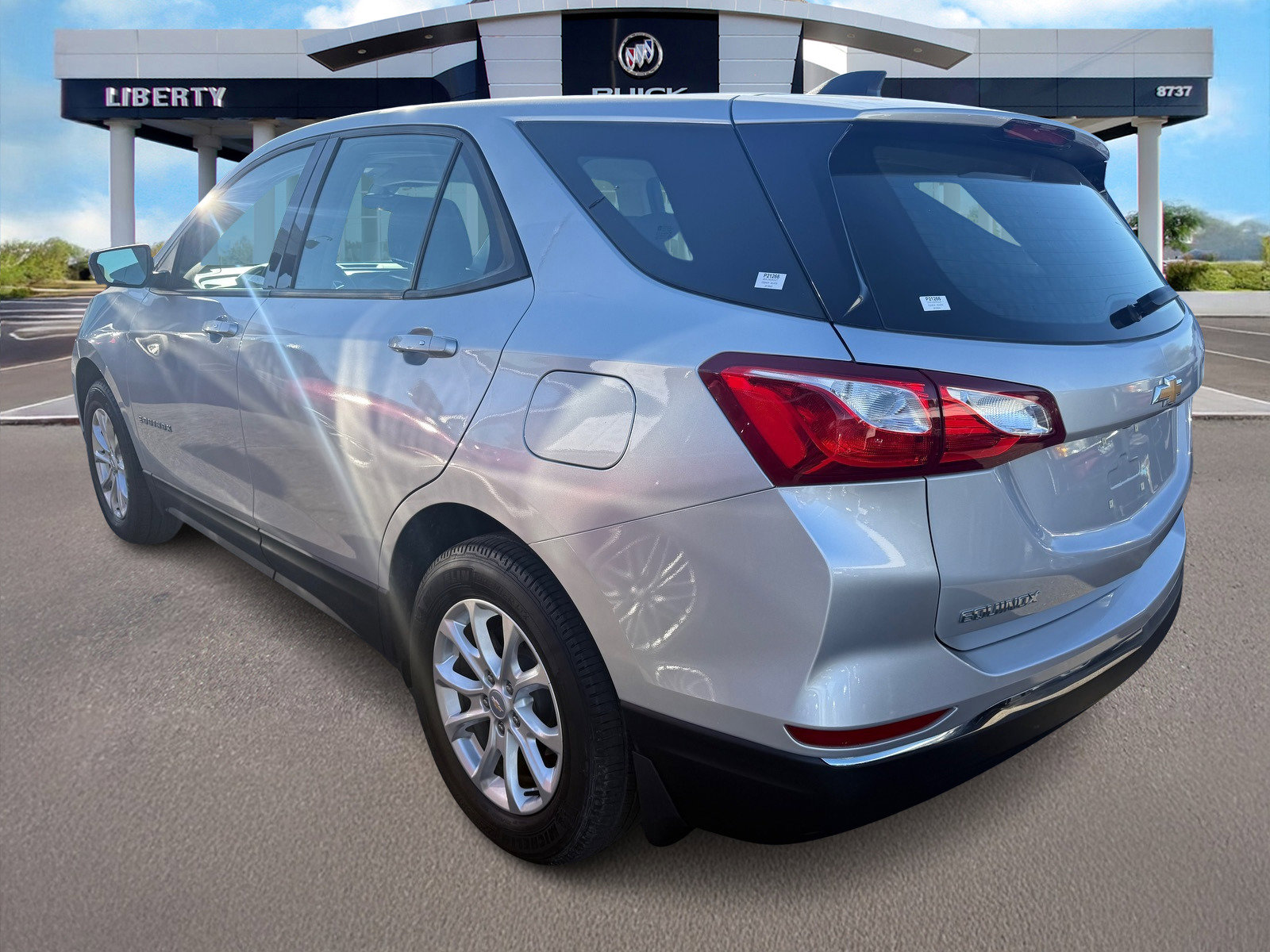 Used 2018 Chevrolet Equinox LS image 3