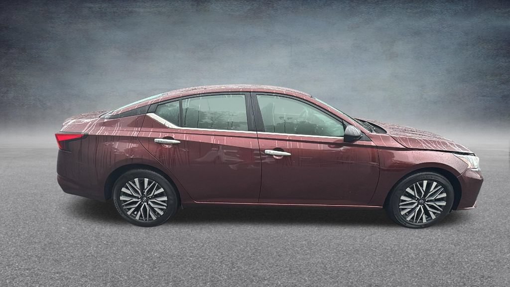 Used 2025 Nissan Altima 2.5 SV FWD image 30