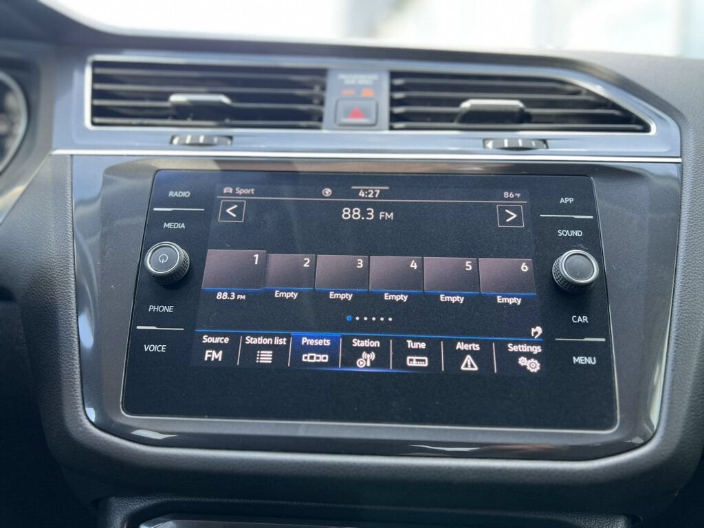 Used 2021 Volkswagen Tiguan SEL AWD/4WD image 21