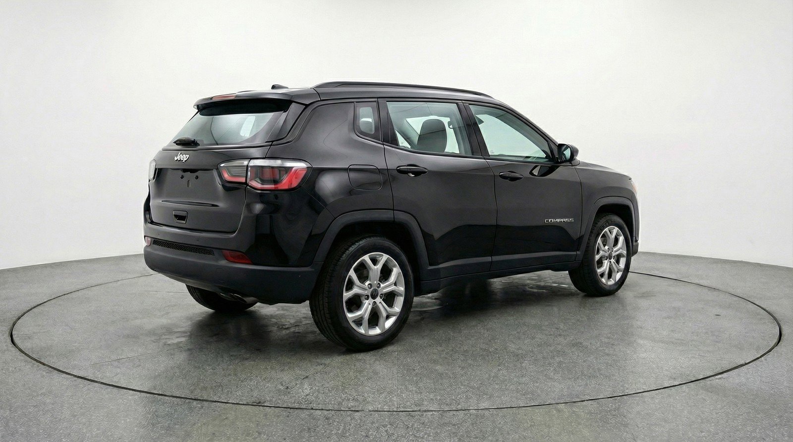 Used 2025 Jeep Compass Latitude image 9