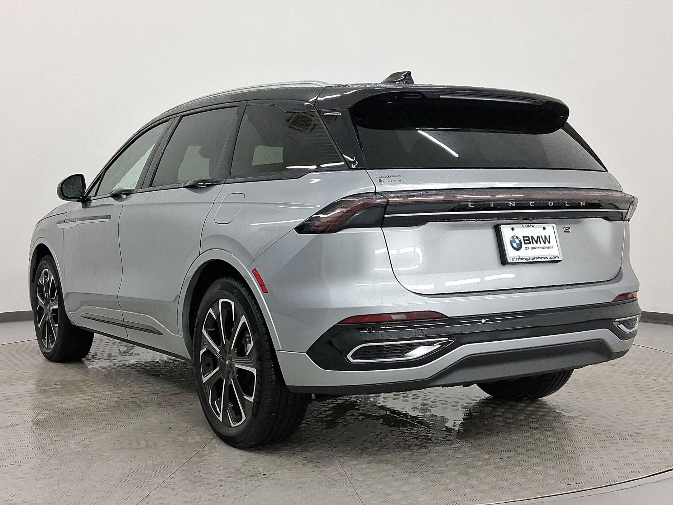 Used 2026 Lincoln Nautilus Reserve image 3