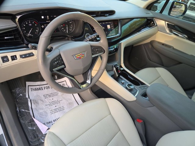 Certified 2025 Cadillac XT6 Premium Luxury w/ Technology Package FWD image 10