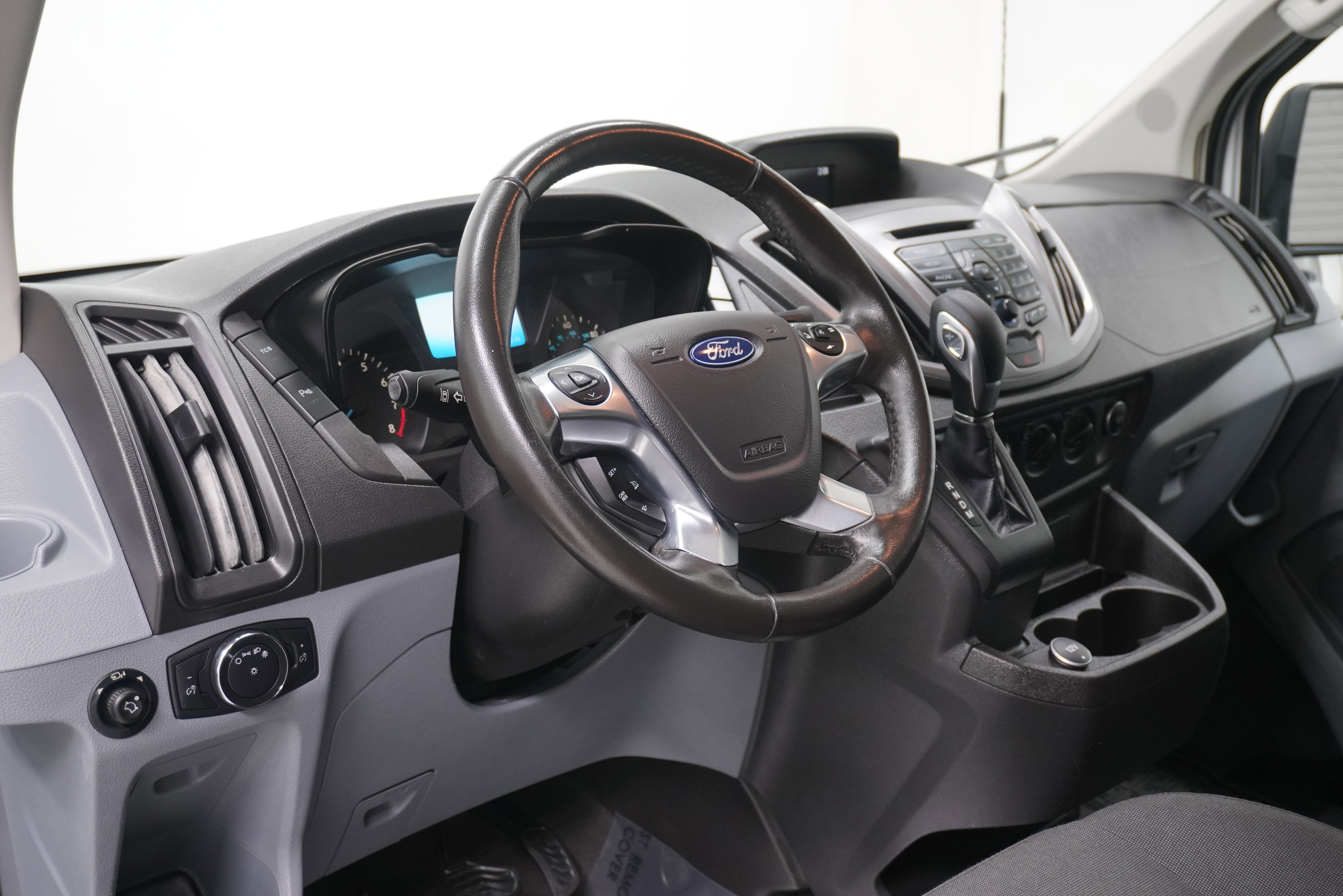Used 2018 Ford Transit 150 XLT RWD image 7