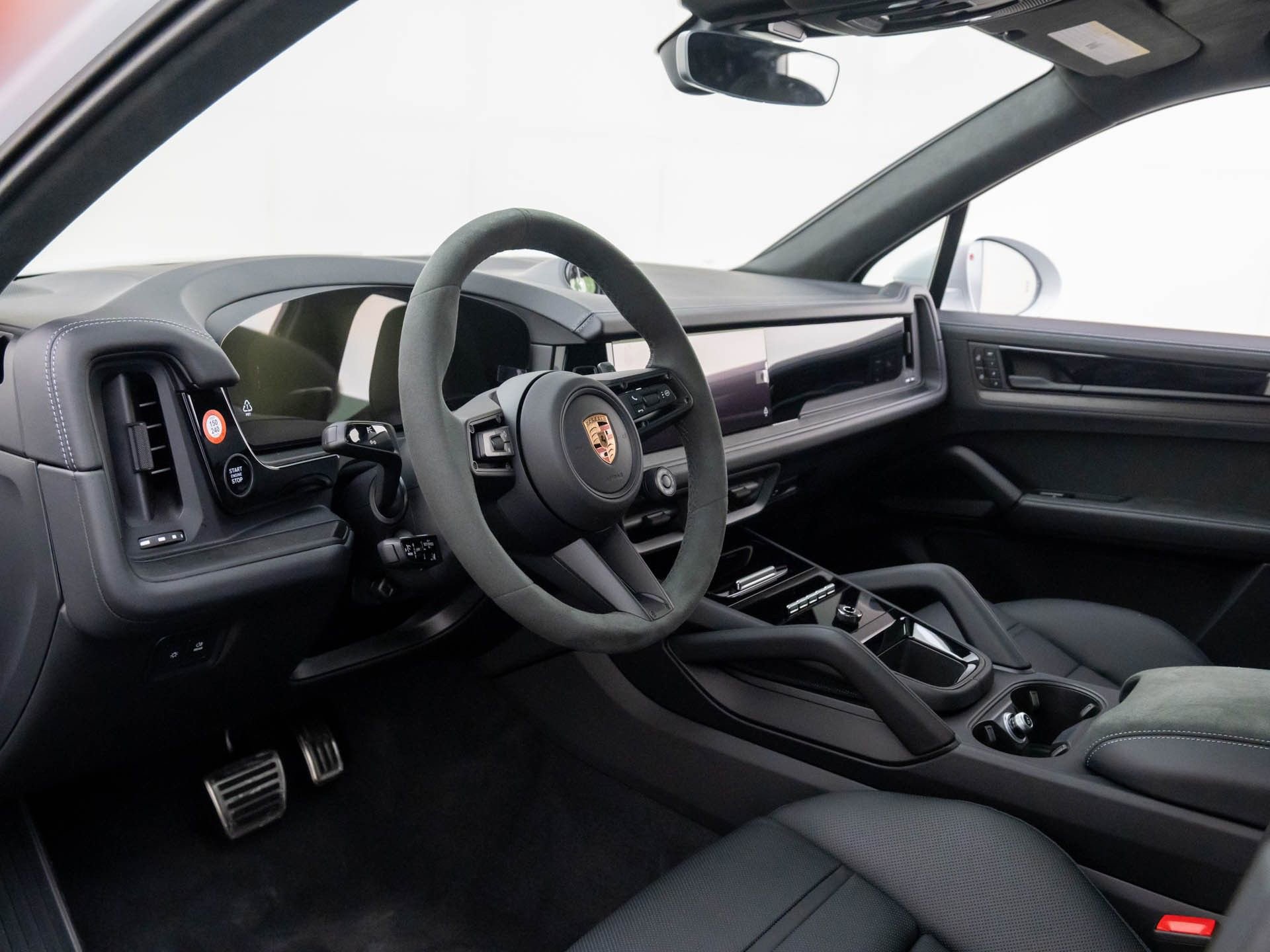 New 2026 Porsche Cayenne GTS image 4