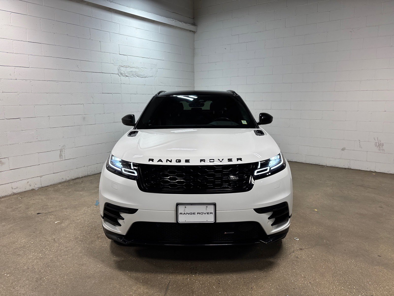 Used 2022 Land Rover Range Rover Velar R-Dynamic S AWD/4WD image 3