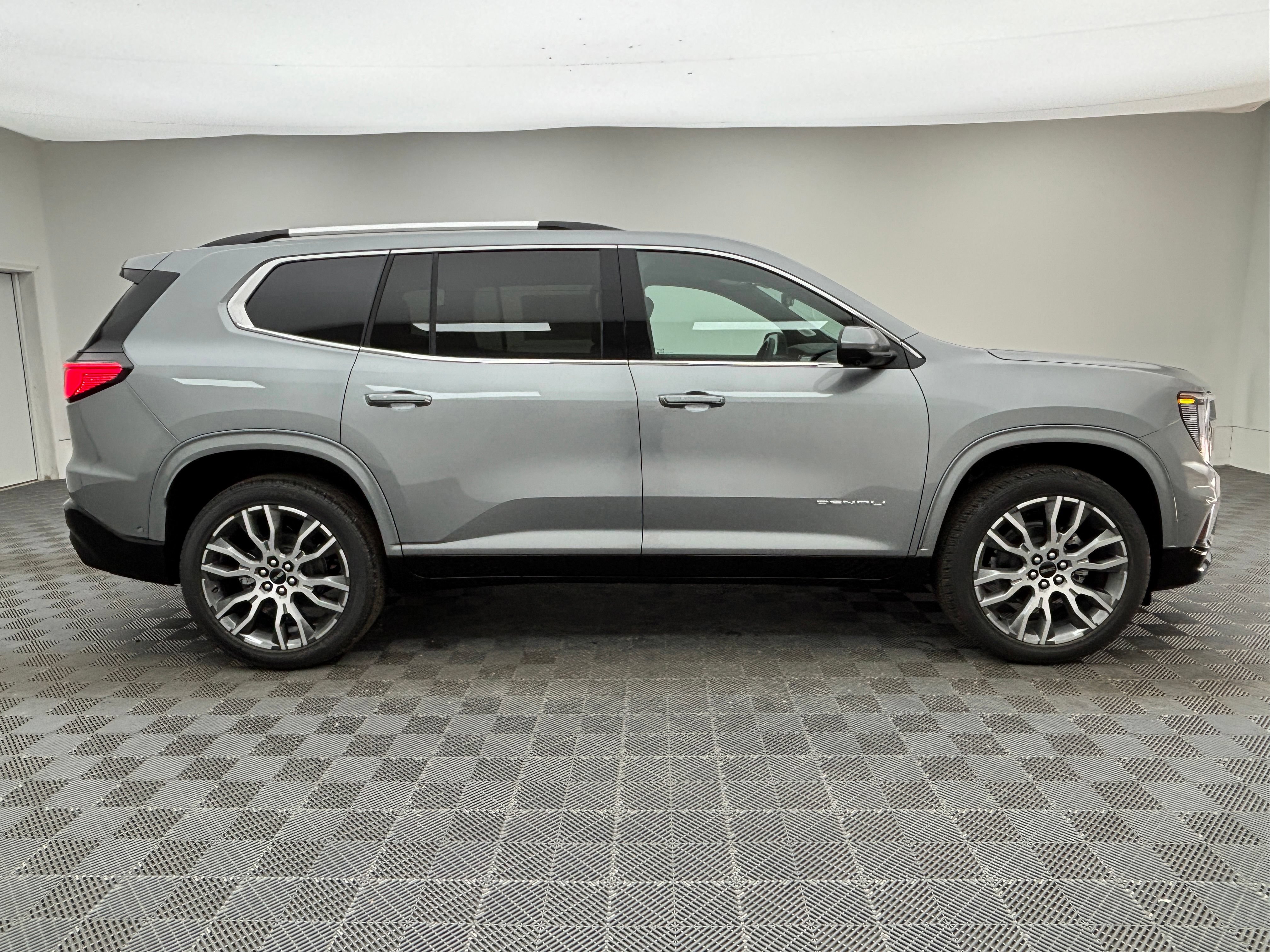 New 2026 GMC Acadia Denali Ultimate w/ LPO, Floor Liner Package AWD/4WD image 10