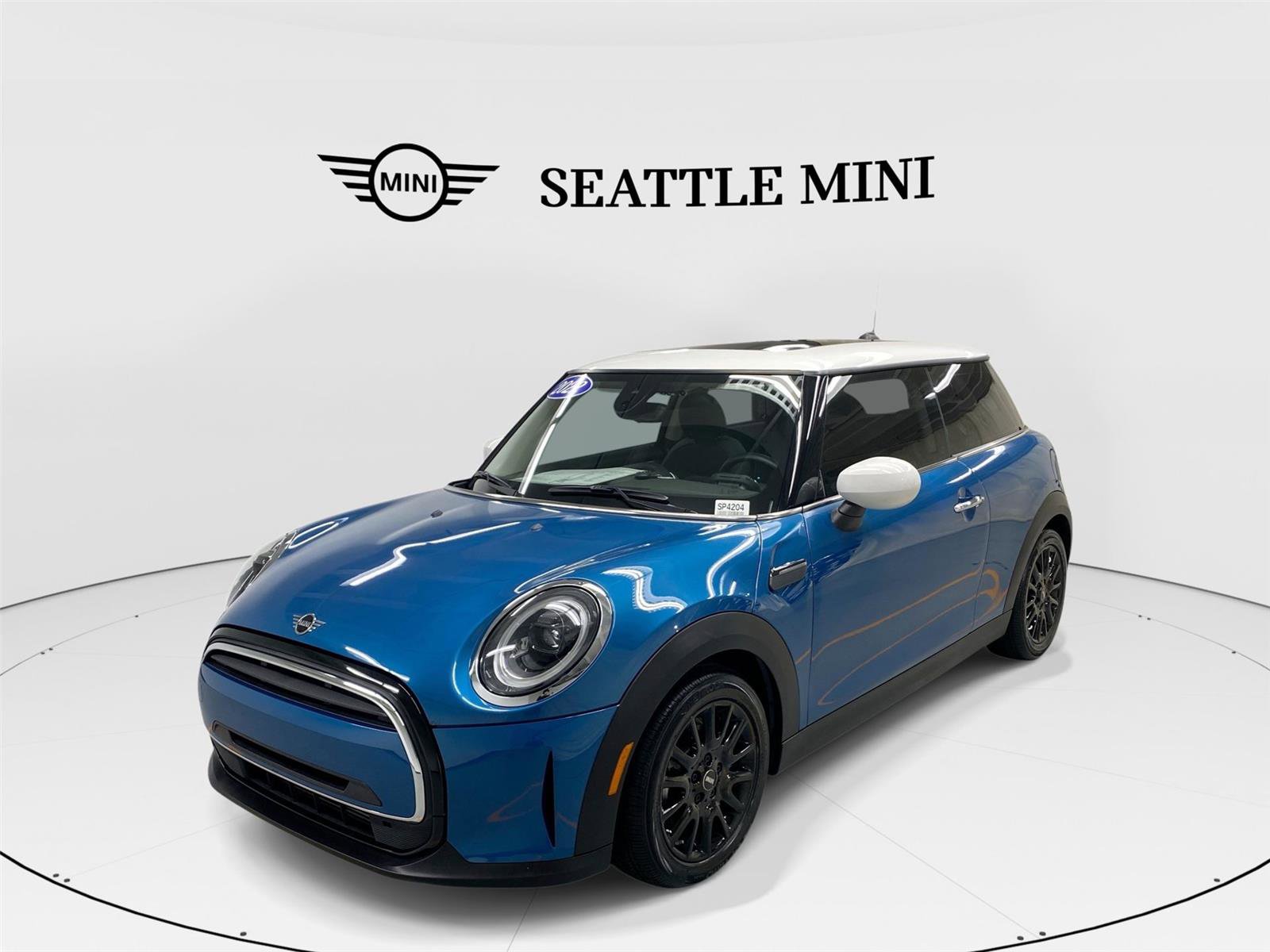 Used 2022 MINI Cooper 2-Door Hardtop FWD image 1