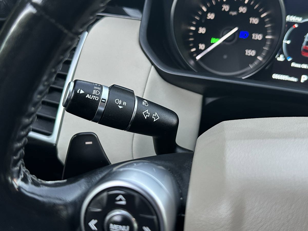 Used 2018 Land Rover Discovery SE image 37