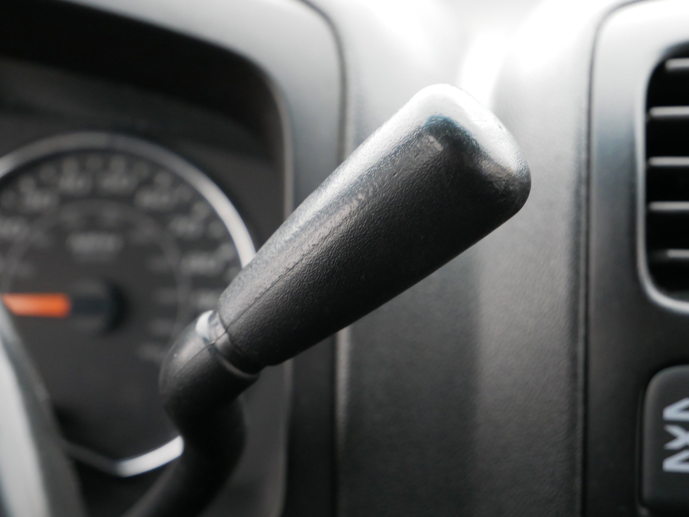 Used 2008 GMC Canyon SLE image 25