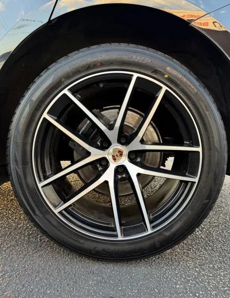 Used 2023 Porsche Macan AWD/4WD image 14