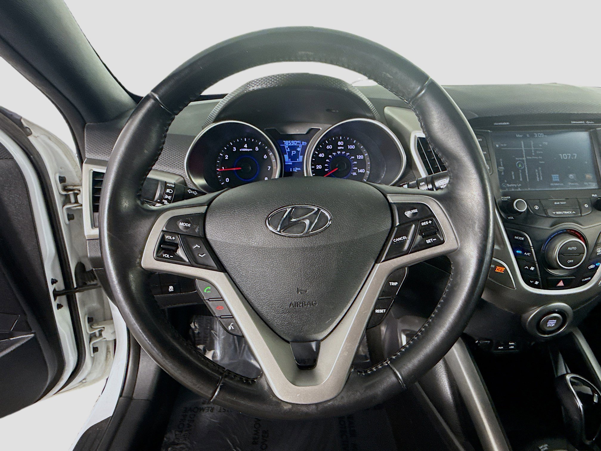 Used 2017 Hyundai Veloster Value Edition image 13