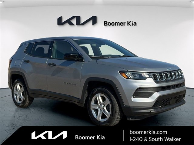 Used 2024 Jeep Compass Sport image 3