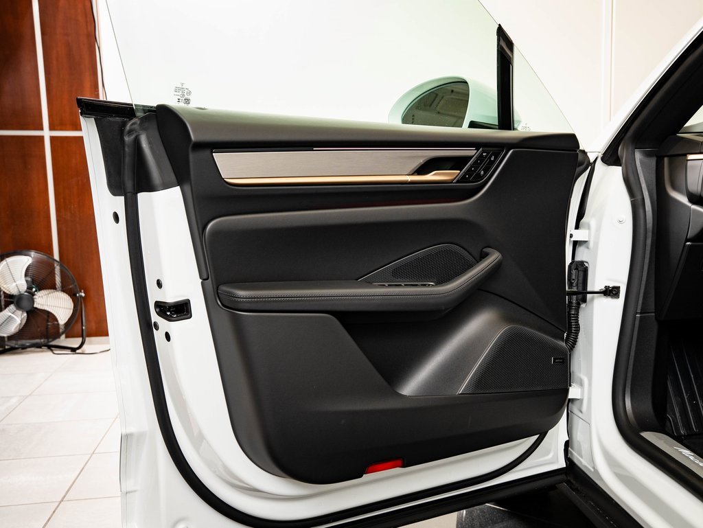 New 2026 Porsche Macan 4S Electric image 26