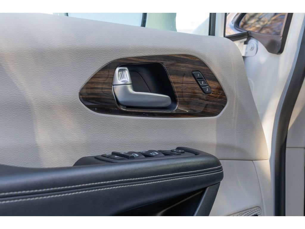Used 2021 Chrysler Pacifica Limited w/ Premium & Safety Sphere Group image 21