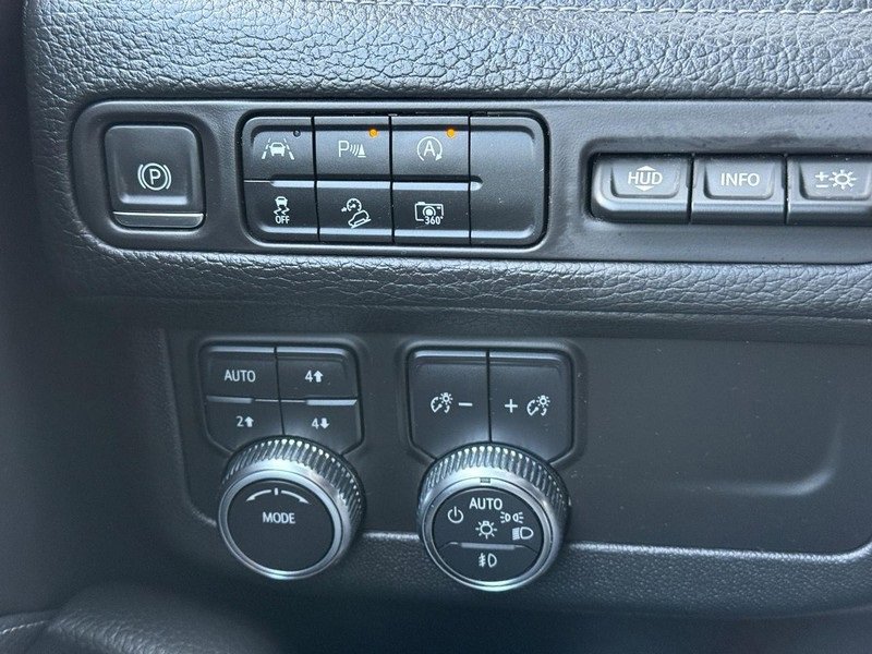 Used 2023 GMC Yukon XL Denali image 31