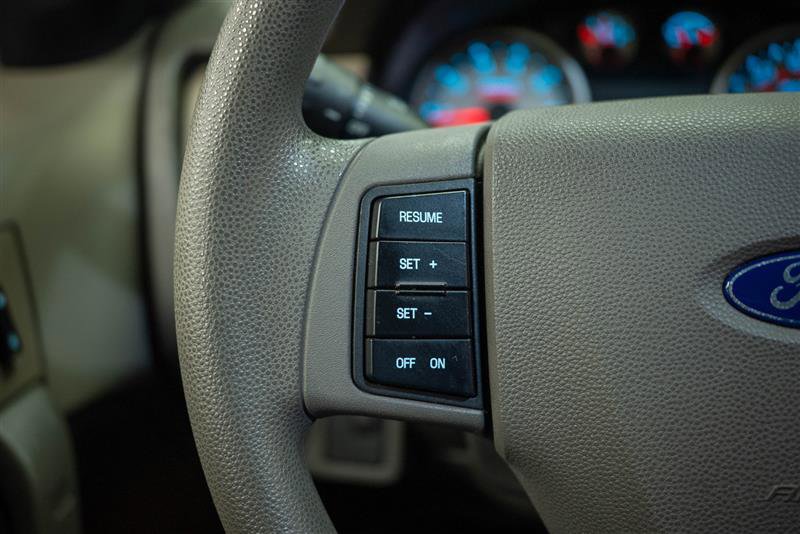 Used 2011 Ford Focus SE image 22