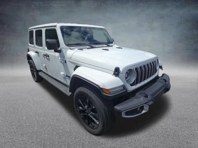 Used 2025 Jeep Wrangler Unlimited Sahara AWD/4WD image 9