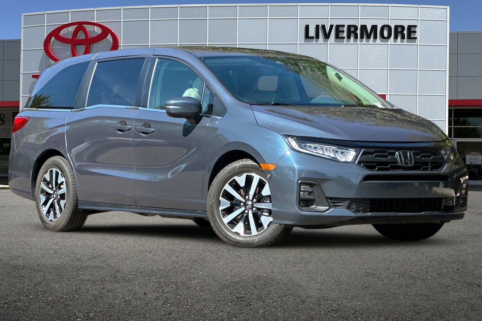 Used 2025 Honda Odyssey EX-L image 2