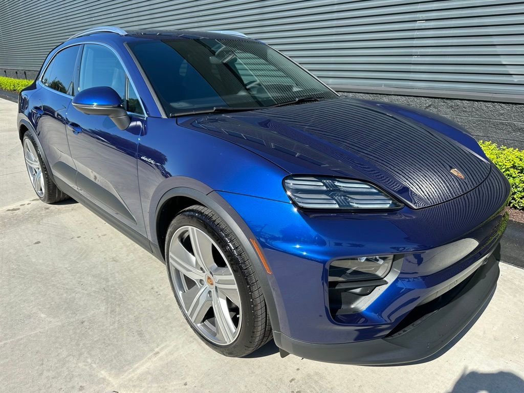 Used 2024 Porsche Macan 4 Electric image 11