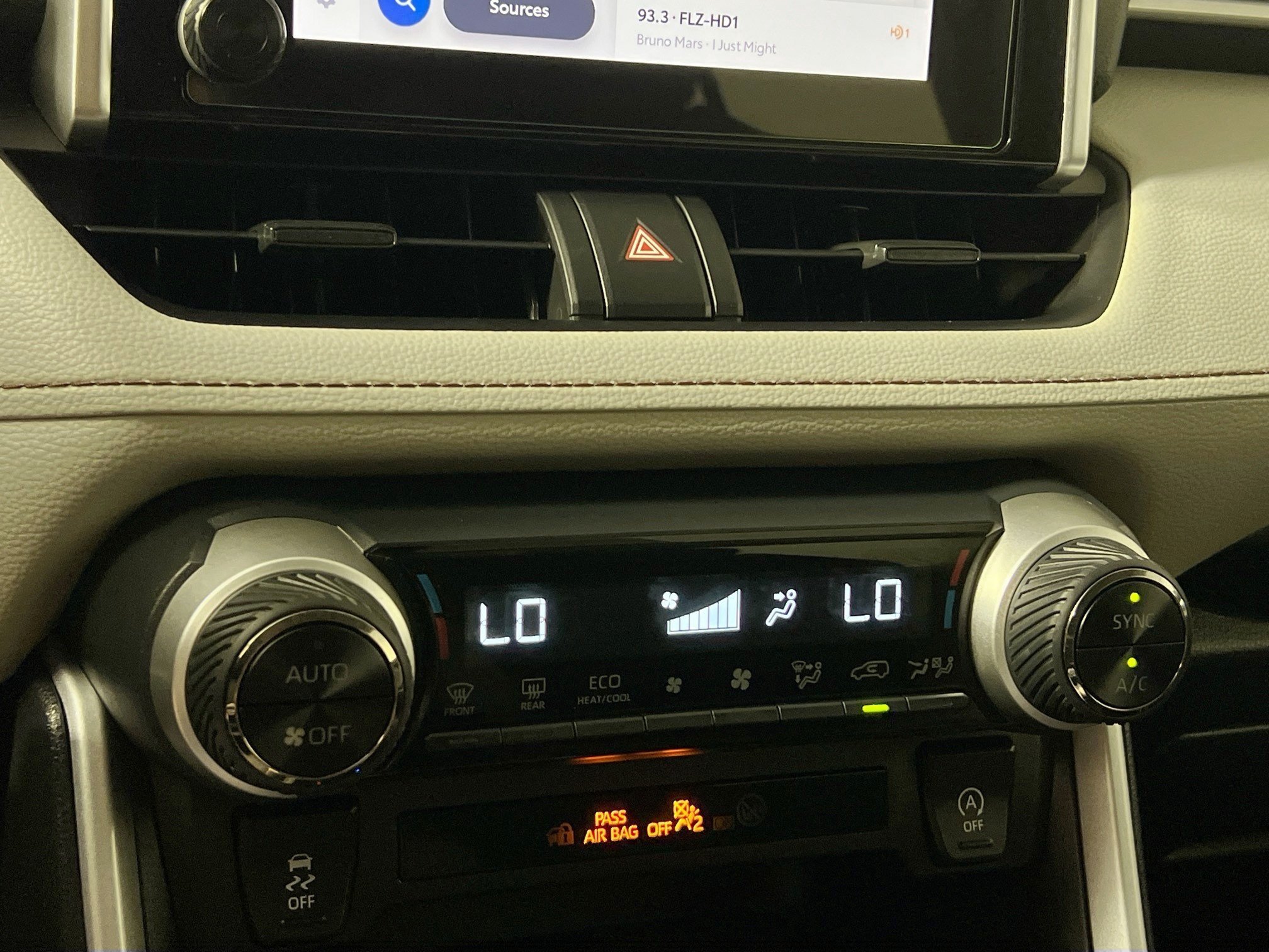 Used 2025 Toyota RAV4 XLE w/ Convenience Package FWD image 26