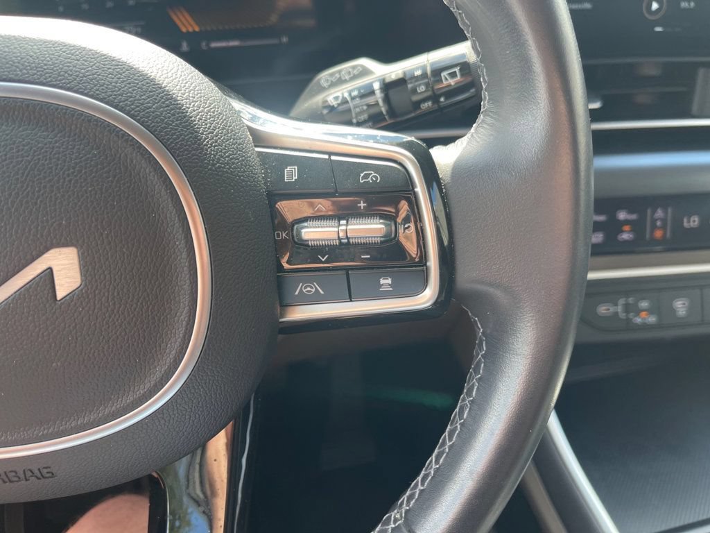 Used 2026 Kia Carnival FWD image 17