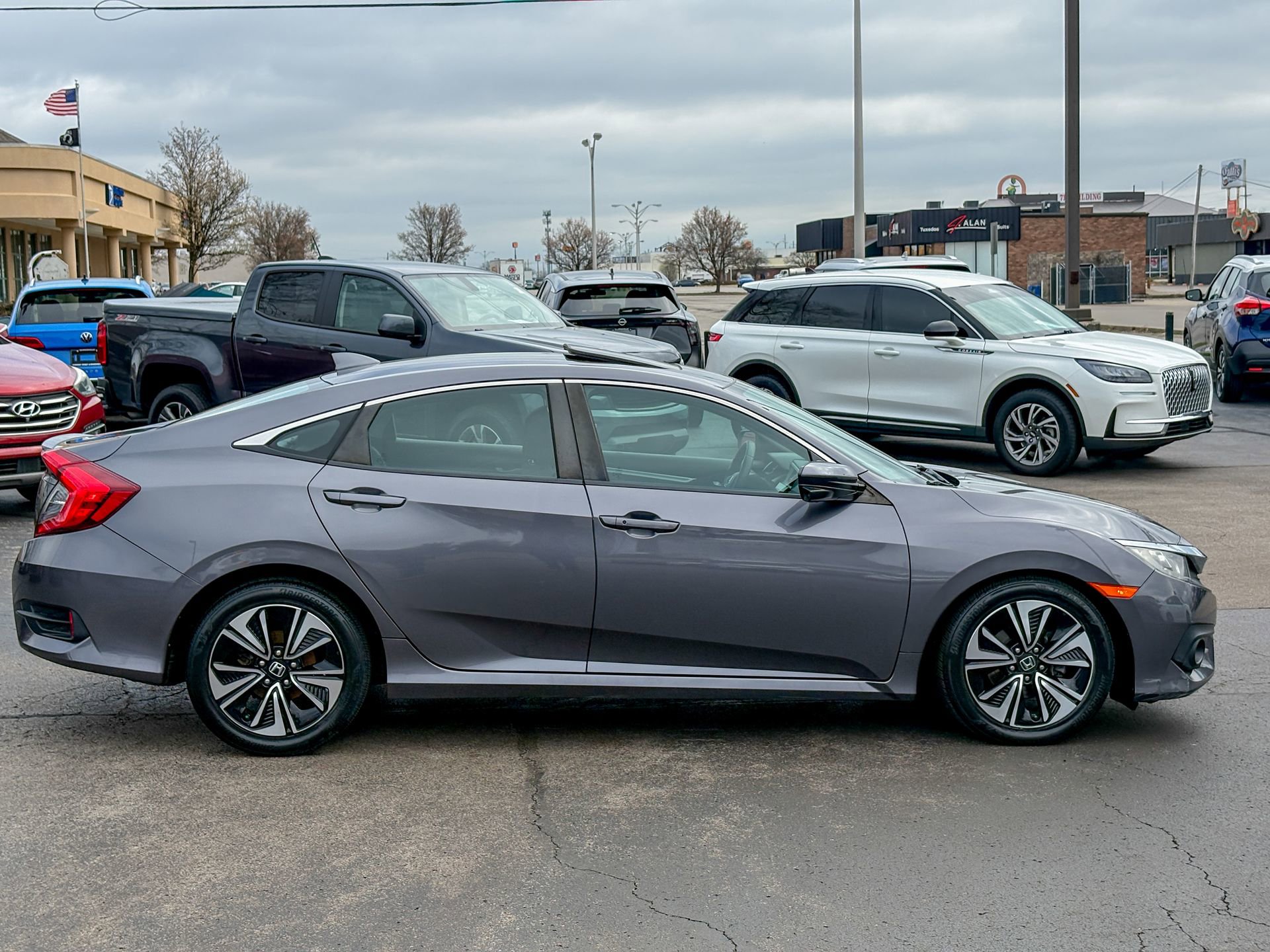 Used 2017 Honda Civic EX-T image 18
