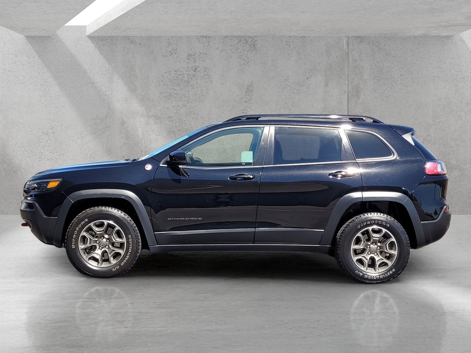 Used 2022 Jeep Cherokee Trailhawk AWD/4WD image 8