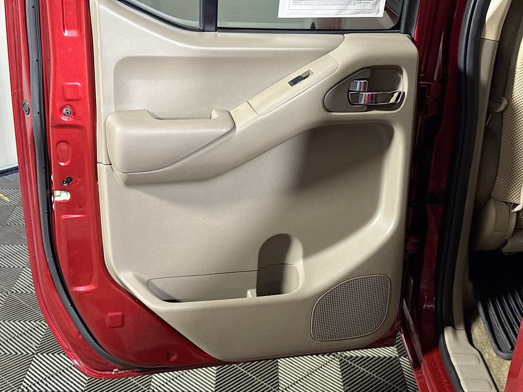 Used 2015 Nissan Frontier SV AWD/4WD image 17