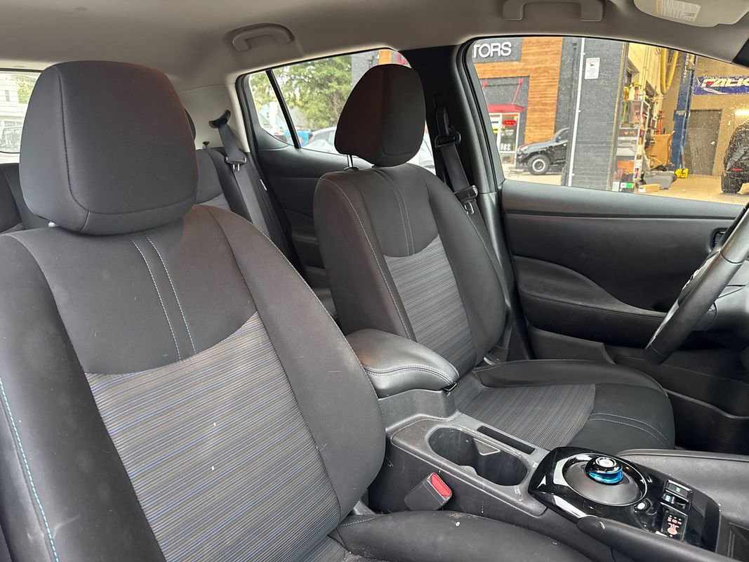 Used 2022 Nissan Leaf SV image 4