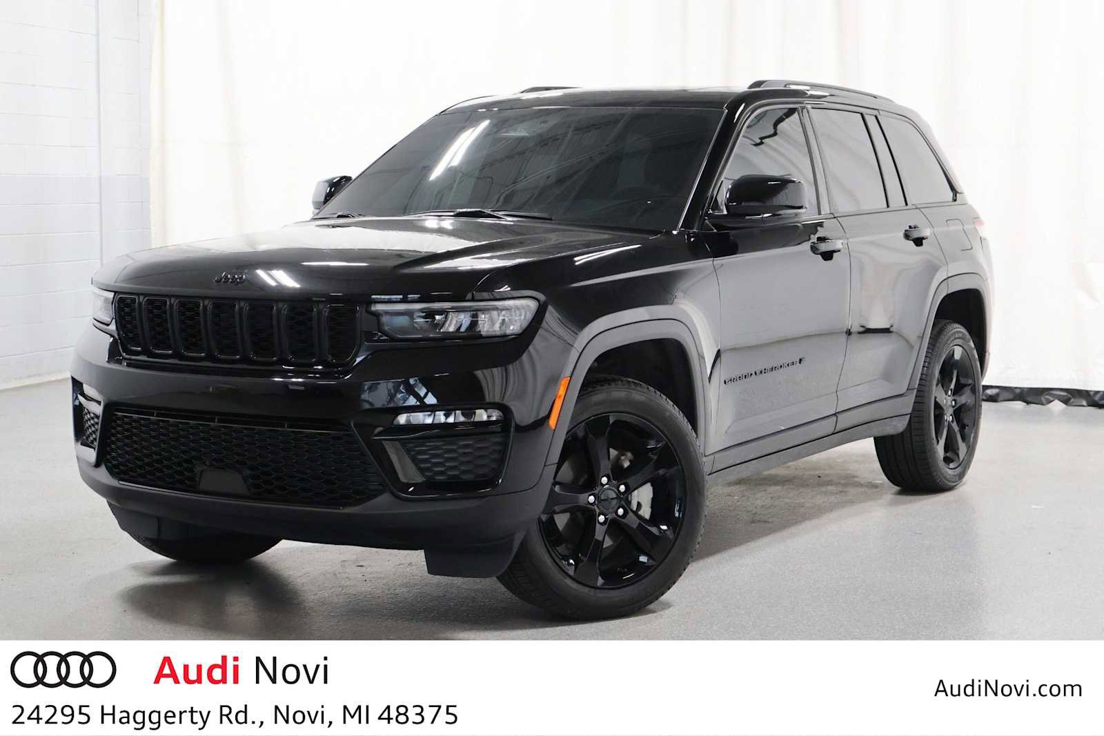 Used 2025 Jeep Grand Cherokee Limited w/ Black Appearance Package AWD/4WD image 1