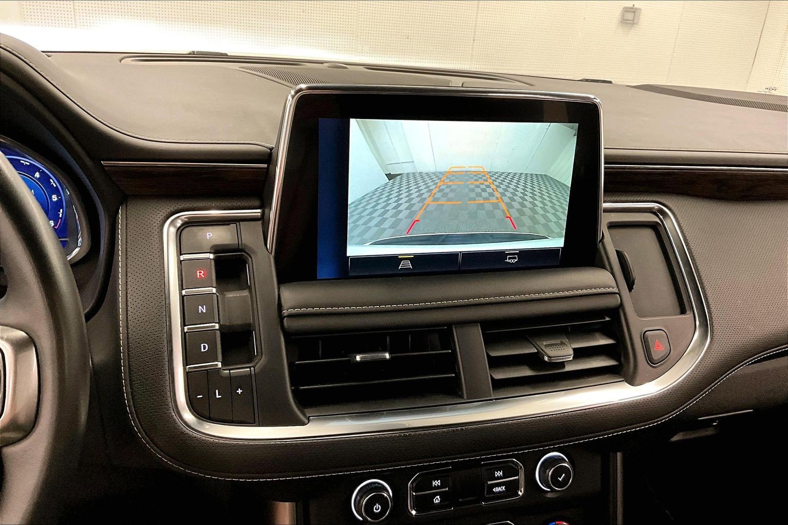 Used 2023 Chevrolet Suburban Premier AWD/4WD image 30