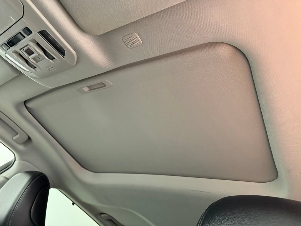 Certified 2021 Toyota Highlander Limited AWD/4WD image 19