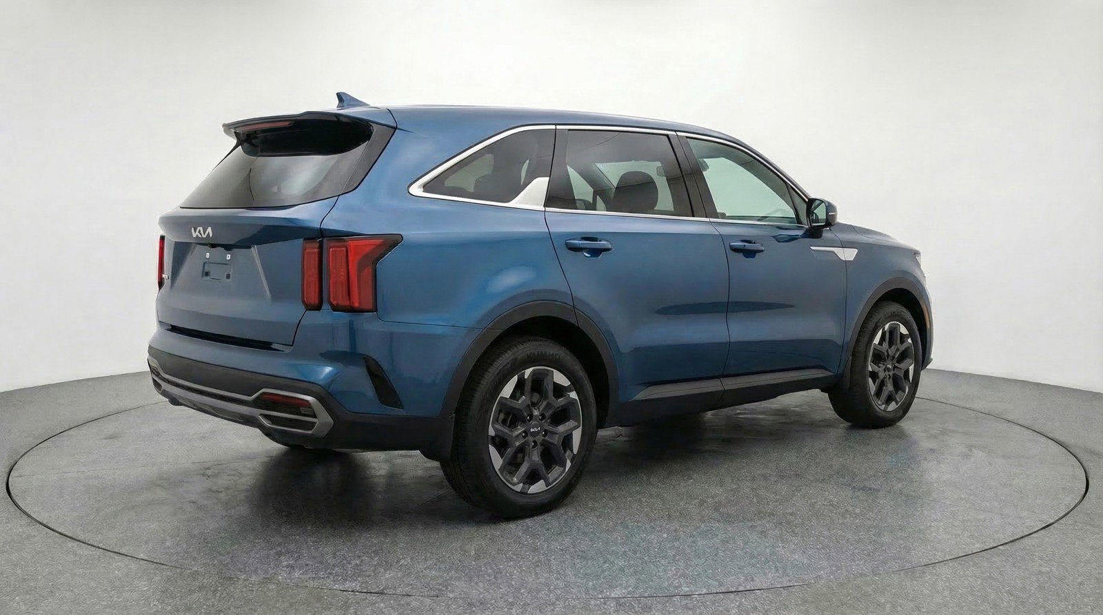 Used 2024 Kia Sorento S image 9