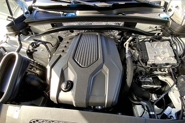Certified 2026 Porsche Macan AWD/4WD image 39