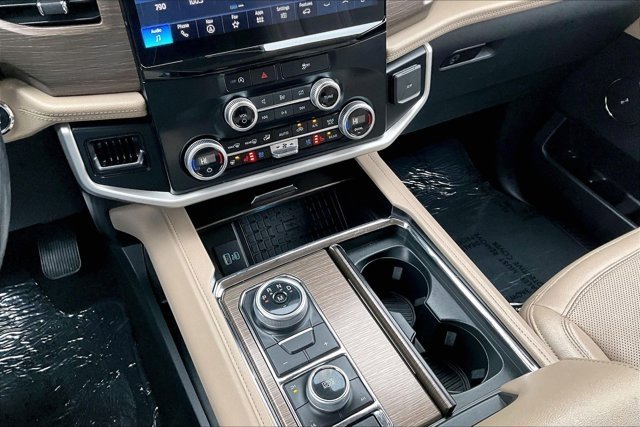 Used 2024 Ford Expedition Limited AWD/4WD image 16