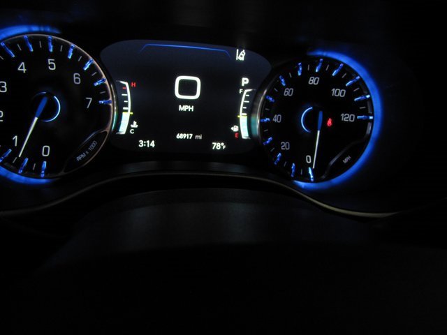 Used 2023 Chrysler Pacifica Touring-L image 4