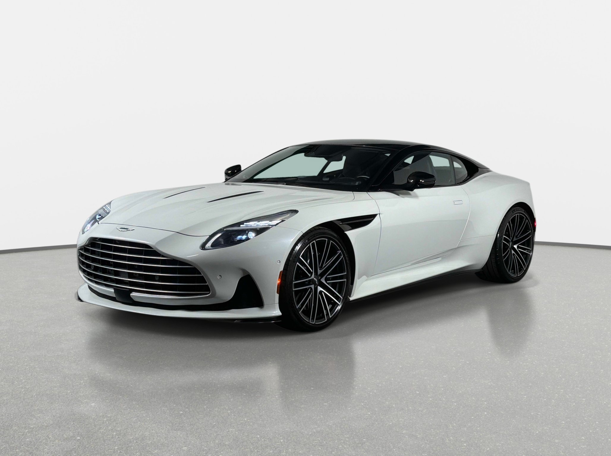 Used 2024 Aston Martin DB12 Coupe RWD image 18
