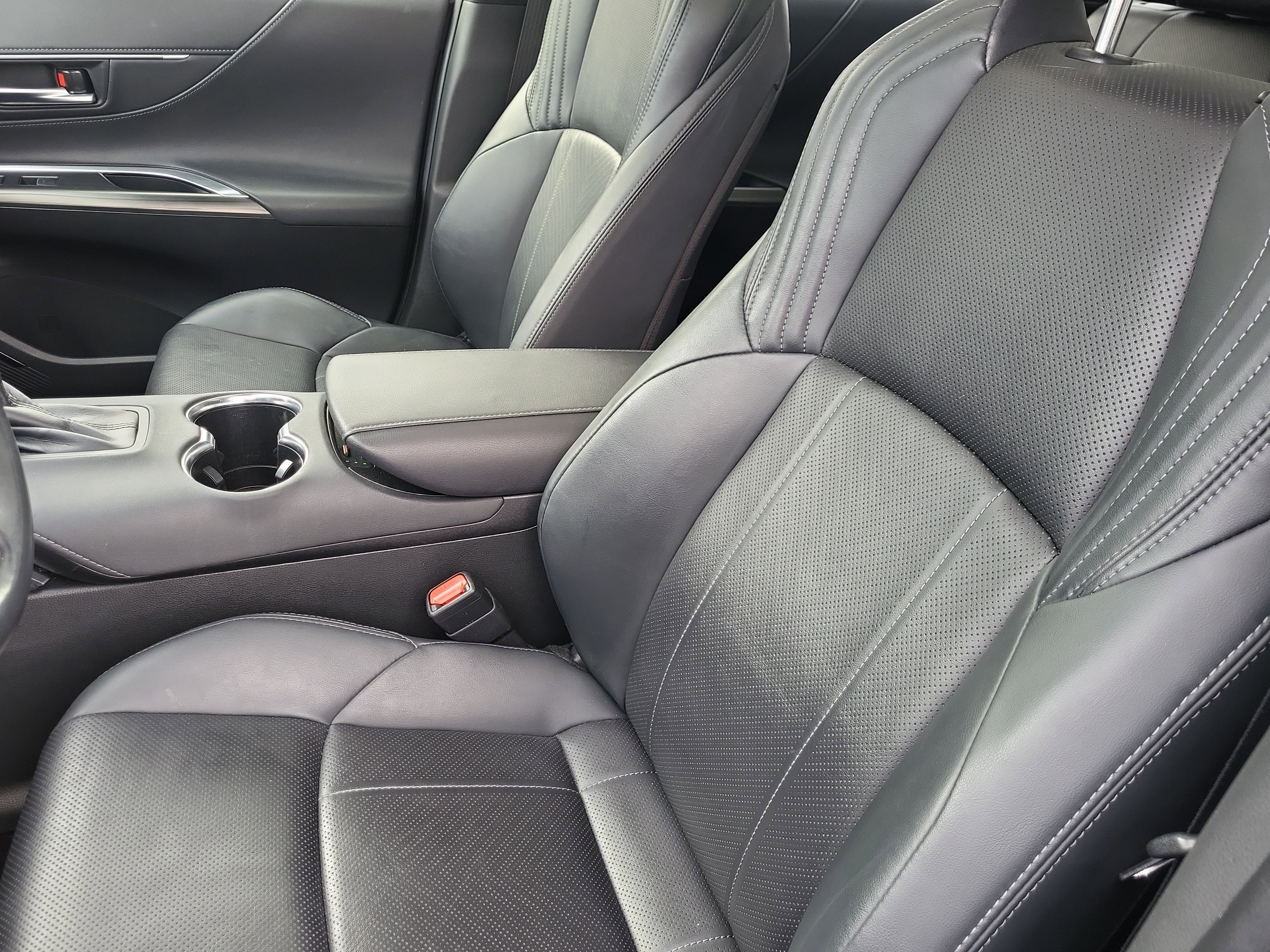 Used 2021 Toyota Venza LE image 12